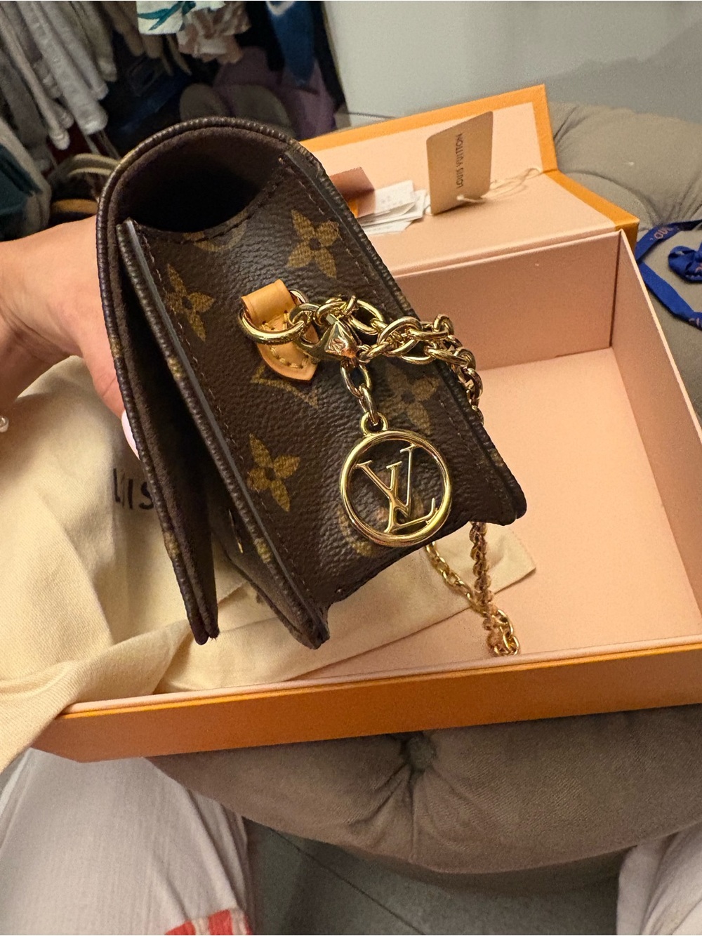 Louis Vuitton Lily - Picture 10 of 13